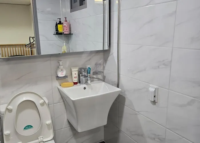 & Travel House 4* Seoel