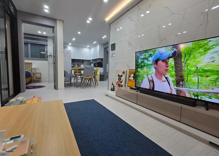 & Travel House
