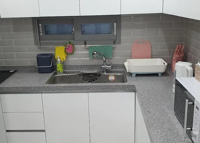 & Travel House