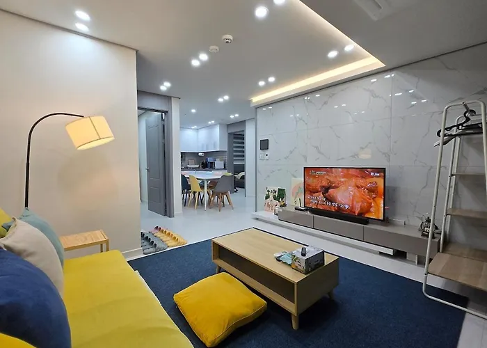 & Travel House